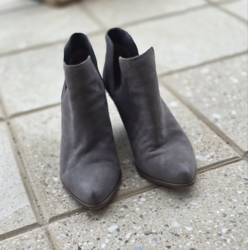 FRYE ladies slip on booties 8.5M
